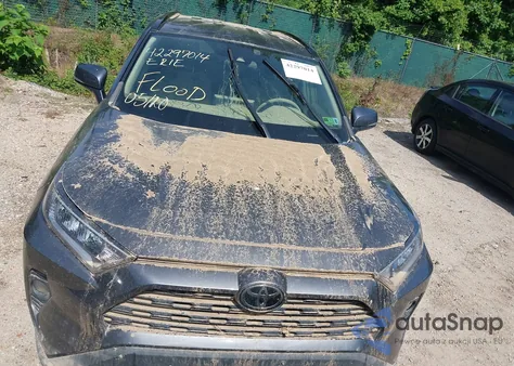 2021 Toyota Rav4 Xle z USA, uszkodzony, nr VIN 2T3P1RFV1MC214257